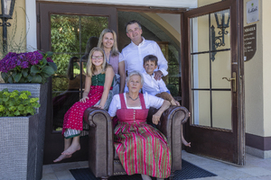 Familie Raffl freut sich auf Ihren Besuch im Landhotel Gressenbauer