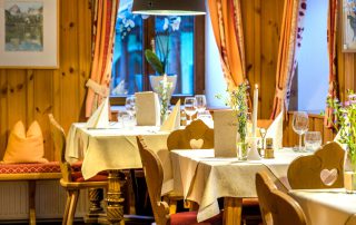 gemütlicher Speisesaal im Landhotel Gressenbauer